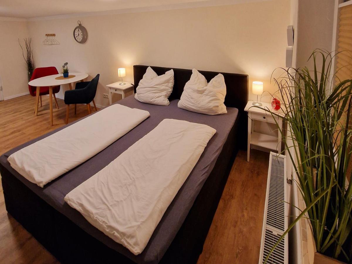 Schoenes Apartment In Niebuell Екстер'єр фото